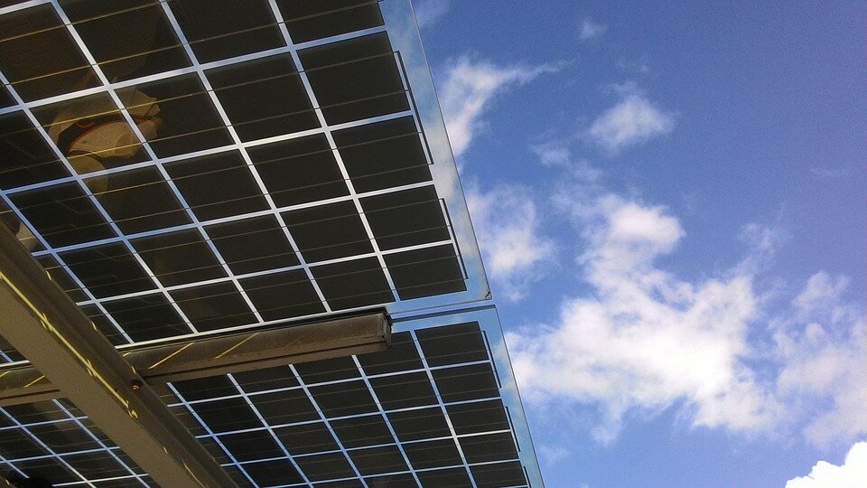 Sprzedawcy energii zmieniają oferty dla prosumentów 