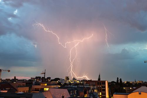 Nadciągają burze! Ochroń sprzęt przed awarią