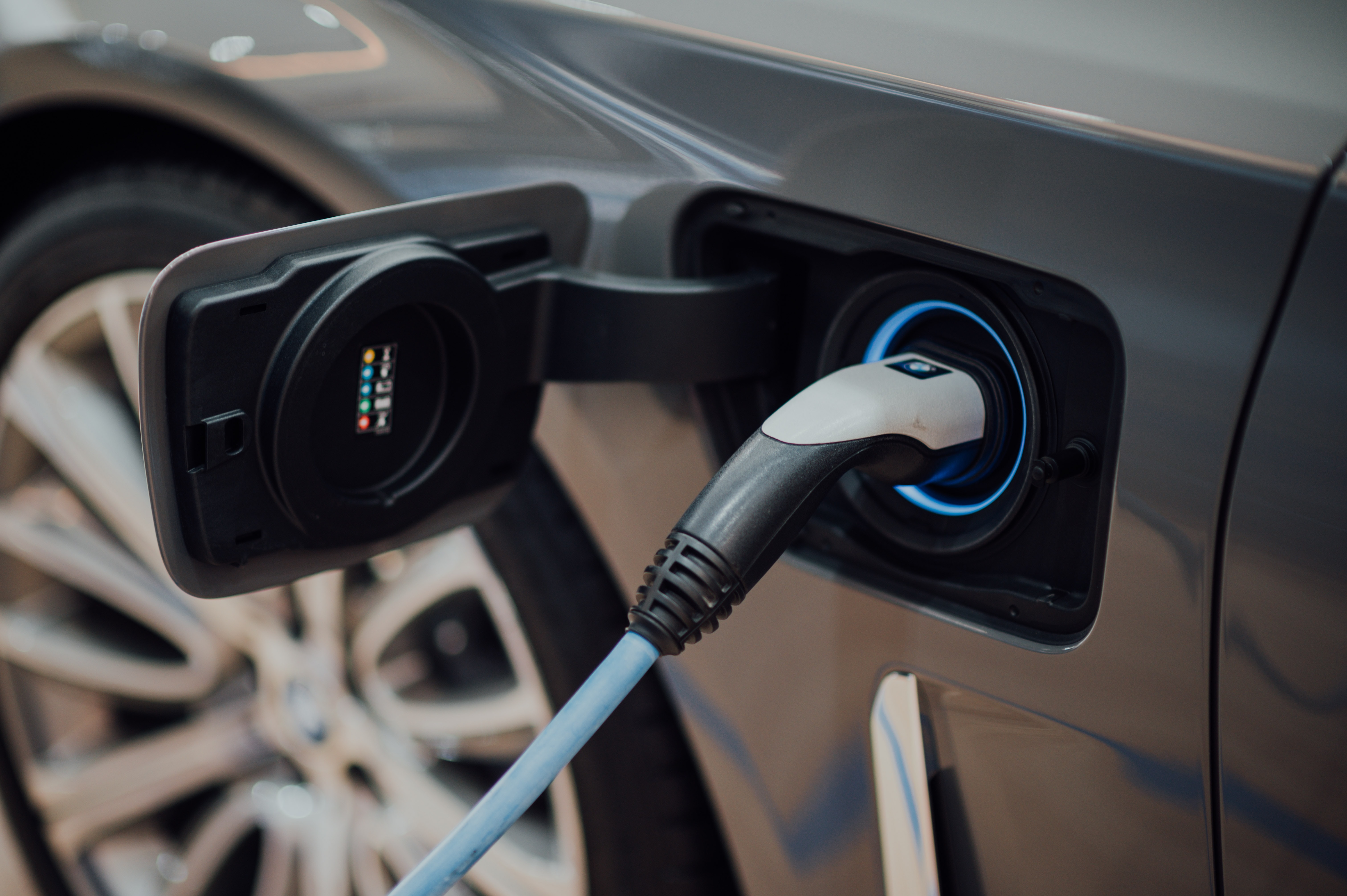 Stacje ładowania samochodów elektrycznych w Polsce - dotacje 