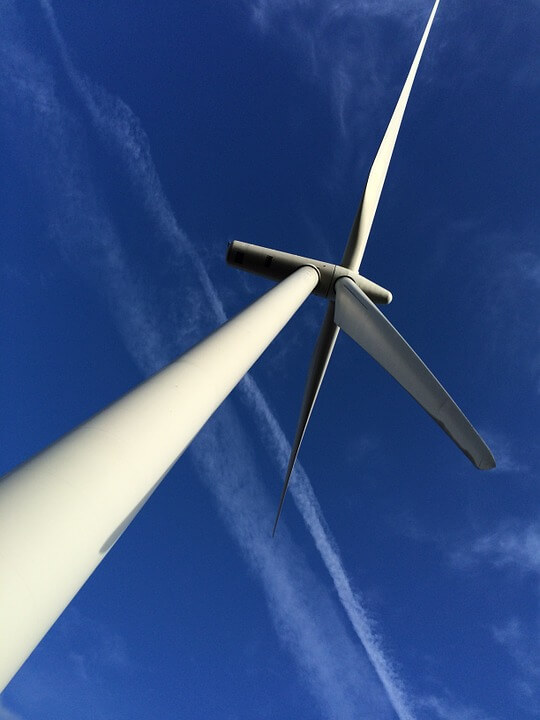 Tani prąd z farm wiatrowych czy atomówki?